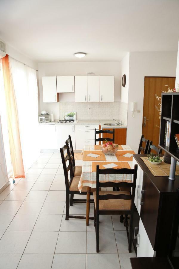 Apartman Alica Srima Vodice Ngoại thất bức ảnh